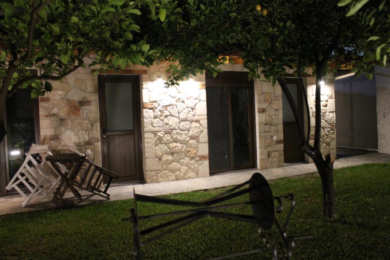 Citrus Garden Apartment Nea Skioni Exterior foto